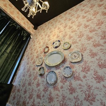 Maggie’s Table - a chandelier and plates on the wall - Diners Near Me - Jacksonville, Florida Maggie’s Table - a chandelier and plates on the wall - Diners Near Me - Jacksonville, Florida