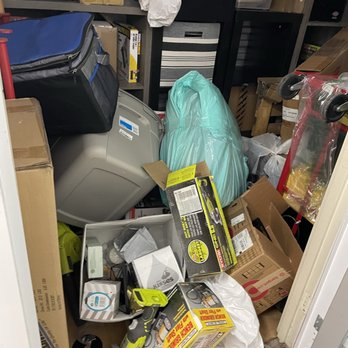 Public Storage - When staff member Kianna open the door on 30th January 2023 - Self Storage Near Me - Glendale, Arizona