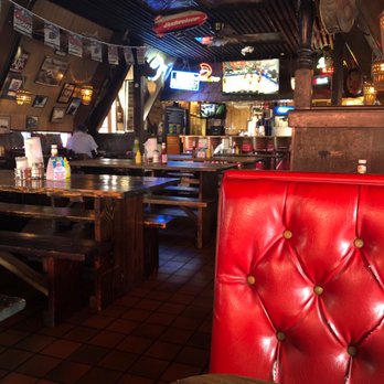 Rib Hut - Dining area and bar - Barbeque Near Me - El Paso, Texas Rib Hut - Dining area and bar - Barbeque Near Me - El Paso, Texas