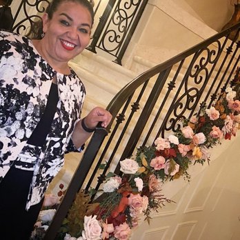 Thistlewood Manor & Gardens - Flower staircase - Venues & Event Spaces Near Me - Kyle, Texas Thistlewood Manor & Gardens - Flower staircase - Venues & Event Spaces Near Me - Kyle, Texas