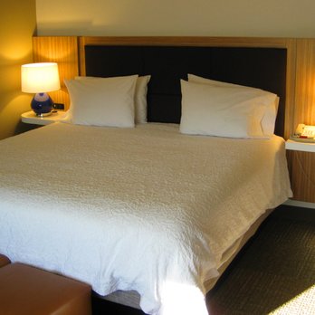 Hampton Inn & Suites Walla Walla - Comfy king bed - Hotels Near Me - Walla Walla, Washington