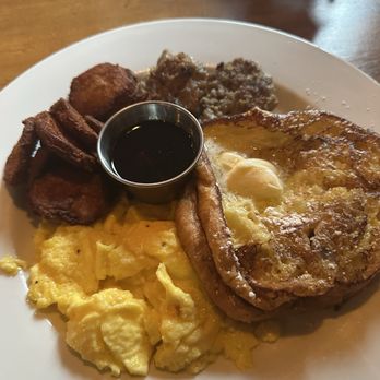 Coach House Bar & Grill - Croissant French Toast - Bars Near Me - Norfolk, Virginia Coach House Bar & Grill - Croissant French Toast - Bars Near Me - Norfolk, Virginia
