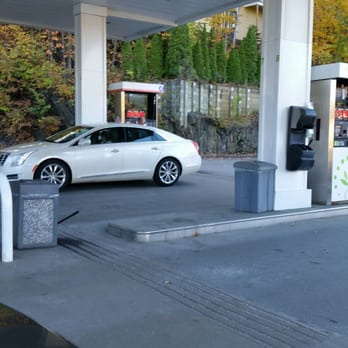 Cumberland Farms - a car at a gas station - Convenience Stores Near Me - MONTPELIER, Vermont Cumberland Farms - a car at a gas station - Convenience Stores Near Me - MONTPELIER, Vermont