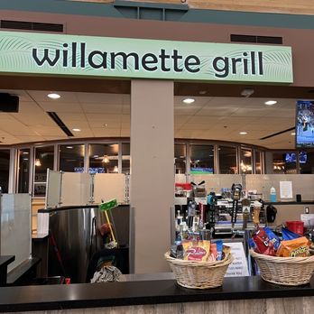Willamette Grill-Tailwind Concessions - Pre security counter - Cocktail Bars Near Me - Eugene, Oregon