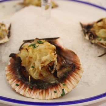 La Lubina - Scallops with caramelized onions. - Mediterranean Near Me - Barcelona, B
