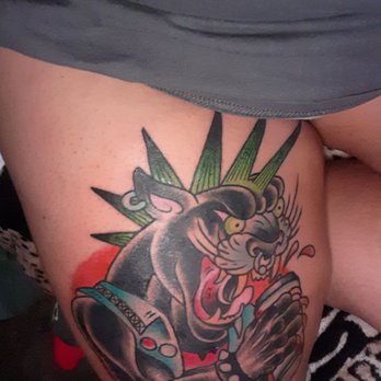 The Queen's Head Tattoo - Some of the best art by the best tattoo artist ever!! - Tattoo Near Me - Los Angeles, California