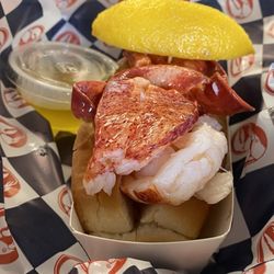 Lobster roll