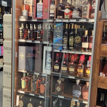 Busters Bottle Shop - a display of liquor - Beer, Wine & Spirits Near Me - Nicholasville, Kentucky Busters Bottle Shop - a display of liquor - Beer, Wine & Spirits Near Me - Nicholasville, Kentucky