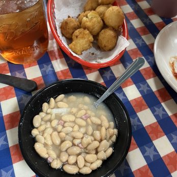 Huck Finn's Catfish - Vittles - Southern Near Me - Pigeon Forge, Tennessee