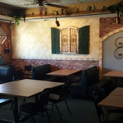 Joe's Pizza - Dining area.