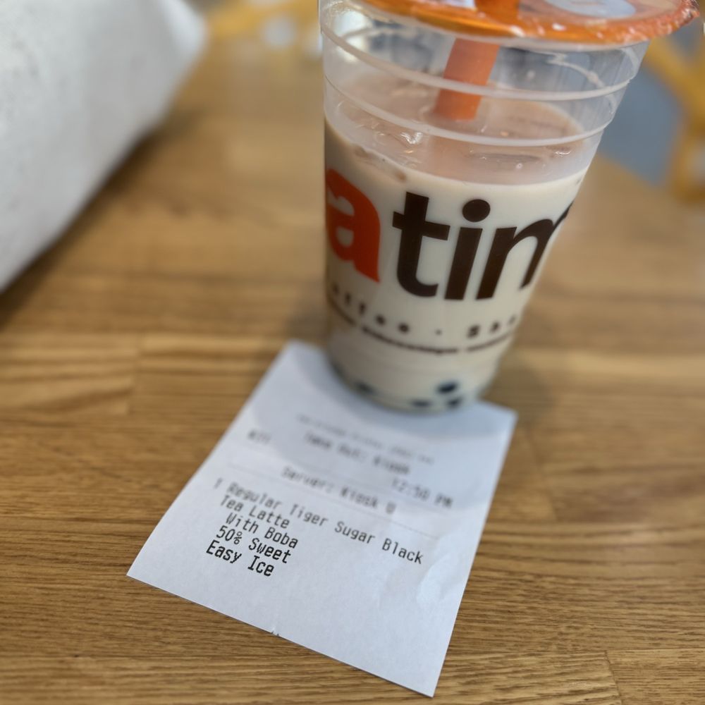 Tiger sugar black tea latte (already drank some sorry) Tiger sugar black tea latte (already drank some sorry)