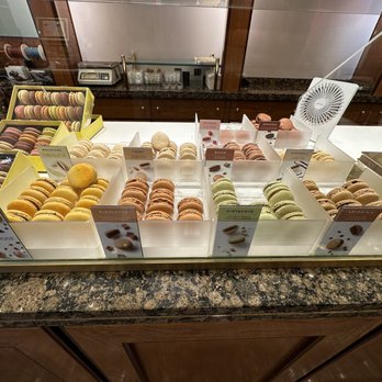 La Maison Du Chocolat - Madison Ave - Chocolatiers & Shops Near Me - New York, New York