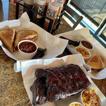 Dalie's Smokehouse - Barbeque Near Me - Valley Park, Missouri