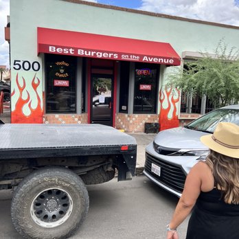 Lindy's on 4th - Burgers Near Me - Tucson, Arizona