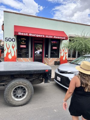 Lindy's on 4th by null