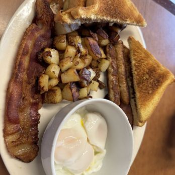 Karen's Main Street Diner - Delicious breakfast! - Diners Near Me - Calais, Maine