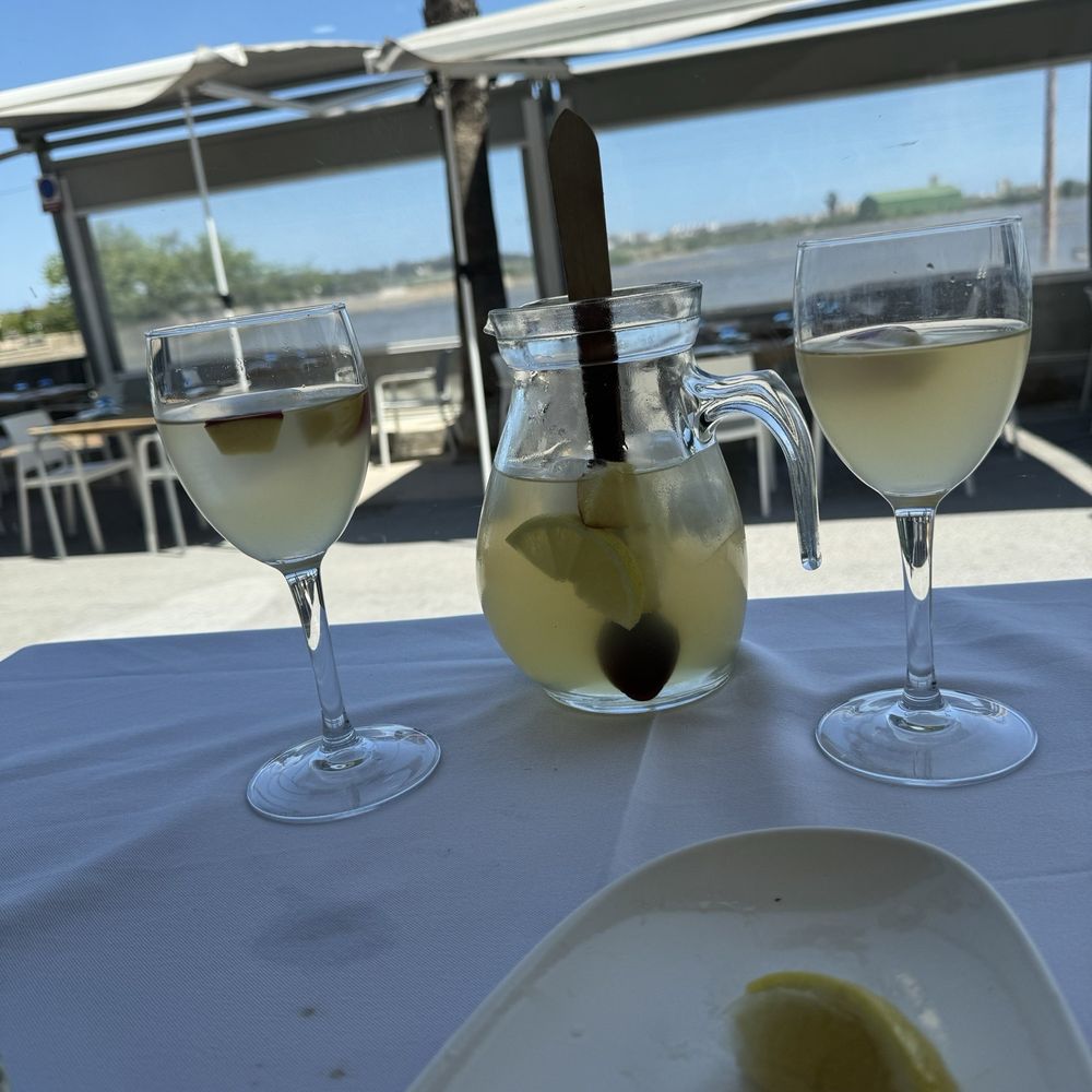 Bon Aire - White wine sangria - Mediterranean Near Me - Valencia, V