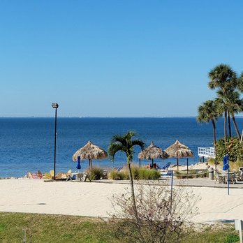 Sailport Waterfront Suites - Volleyball court and tables - Hotels Near Me - Tampa, Florida Sailport Waterfront Suites - Volleyball court and tables - Hotels Near Me - Tampa, Florida