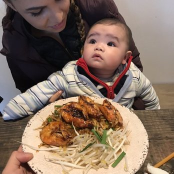 Khao Nom - The chan noodles $12, those shrimp were probably the biggest I've seen yet :D - Desserts Near Me - Elmhurst, New York