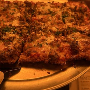 Humble Pie - Toasted ravioli crust pizza - Pizza Near Me - Richmond Heights, Missouri
