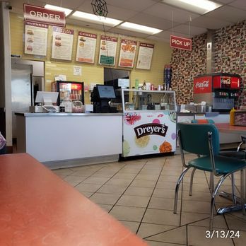 Phyllis' Giant Burgers - Burgers Near Me - Santa Rosa, California