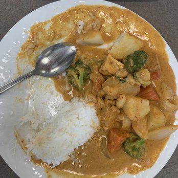 Mali Thai Cuisine - Yellow curry with vegetables - Thai Near Me - Springfield, Oregon Mali Thai Cuisine - Yellow curry with vegetables - Thai Near Me - Springfield, Oregon