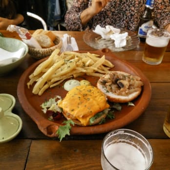 No Lugar - Hamburguesa de. Salmón creo que era - Mediterranean Near Me - Seville, SE