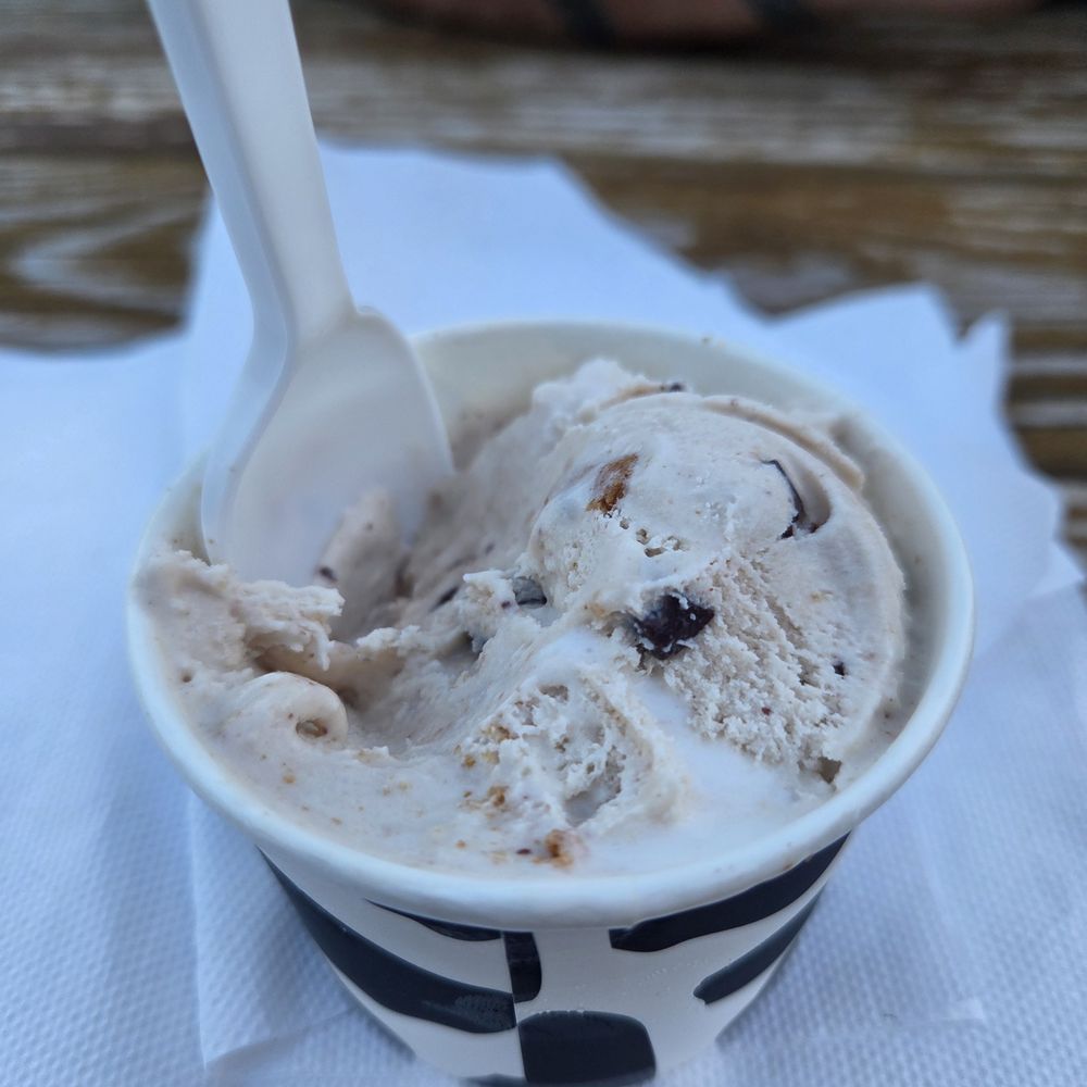Leo's Ice Cream - Kid's dish of S'mores - TOTALLY RECOMMEND! - Ice Cream & Frozen Yogurt Near Me - Carlisle, Pennsylvania Leo's Ice Cream - Kid's dish of S'mores - TOTALLY RECOMMEND! - Ice Cream & Frozen Yogurt Near Me - Carlisle, Pennsylvania