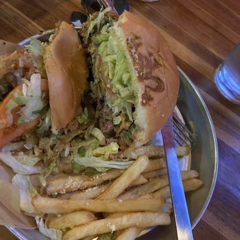 Toro Burger Bar - Fiery Green Chile Cheeseburger - Gastropubs Near Me - El Paso, Texas
