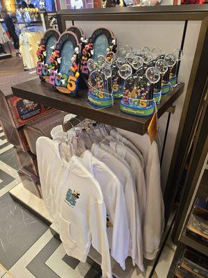 Mickey's of Hollywood by null