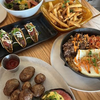 Hideout - salmon benedict, Braised Beef Short Ribs, Wonton Poke Tacos, seared ahi salad - Bars Near Me - Honolulu, Hawaii Hideout - salmon benedict, Braised Beef Short Ribs, Wonton Poke Tacos, seared ahi salad - Bars Near Me - Honolulu, Hawaii