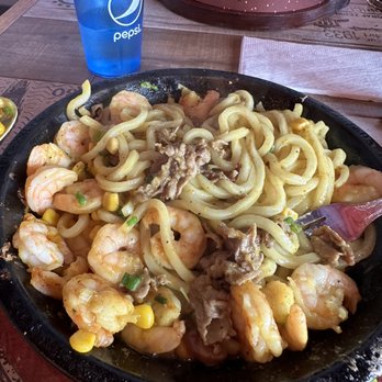 Sizzling Lunch - Shrimp udon with beef and curry powder - Japanese Near Me - San Jose, California