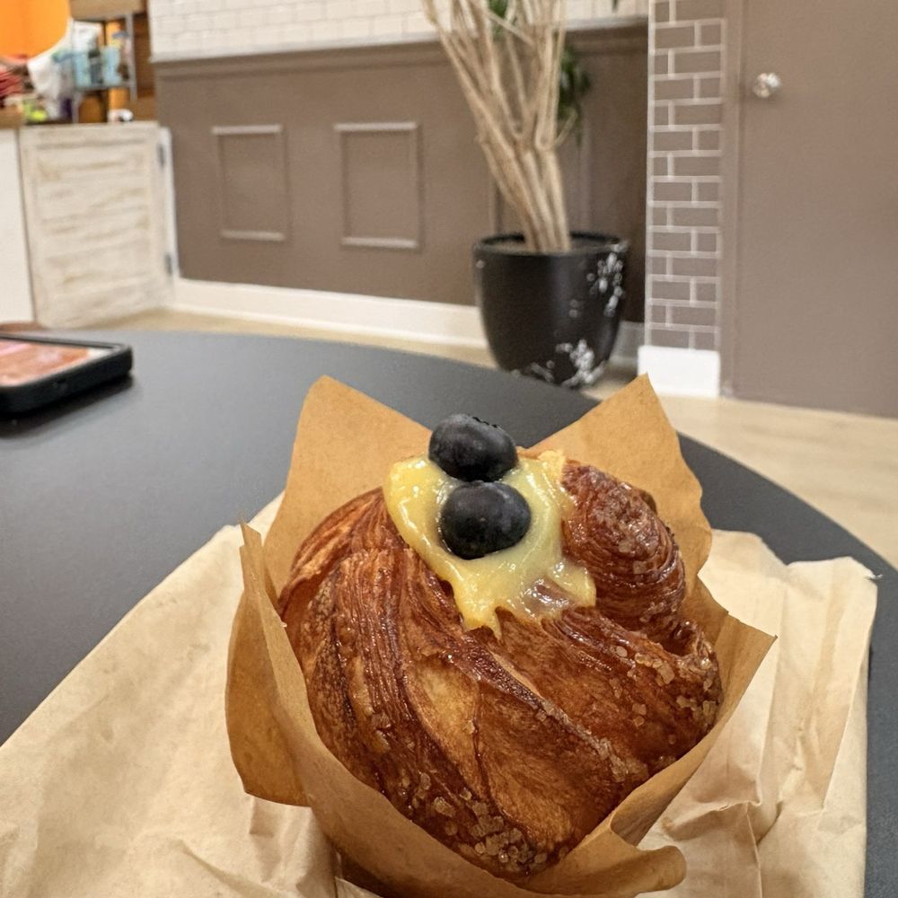 Bleecker Street Cafe - Blueberry Cruffin - Coffee & Tea Near Me - Ridgewood, New York Bleecker Street Cafe - Blueberry Cruffin - Coffee & Tea Near Me - Ridgewood, New York