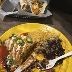 Fuentes Cafe - Fish tacos and beef enchilada