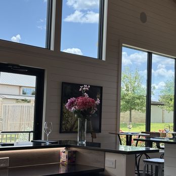 Augusta Vin Winery - Wine Tasting Room Near Me - Fredericksburg, Texas