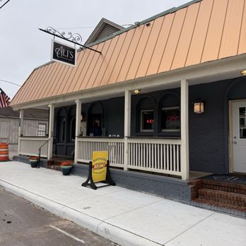 Ali's Bar and Grill - No handicap ramp, just one step on west side of building. - Sandwiches Near Me - Cincinnati, Ohio