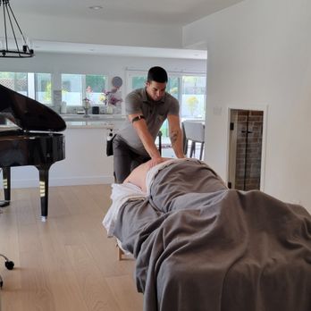 Hunter's Massages - Warming up the tissue - Massage Therapy Near Me Hunter's Massages - Warming up the tissue - Massage Therapy Near Me