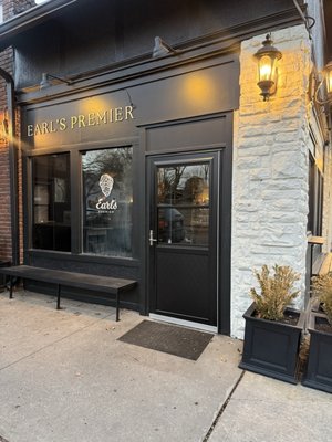 Earl's Premier by null