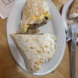 Leon’s Cafe - Breakfast burrito