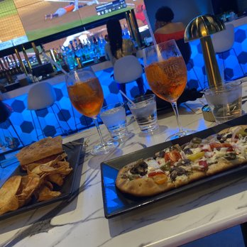 Heights Social - Bars Near Me - Houston, Texas Heights Social - Bars Near Me - Houston, Texas