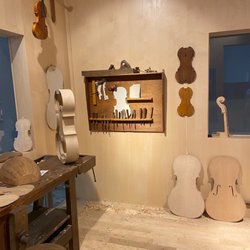 Museo del Violino - Reproduction of a workshop from Stradivari's era.
