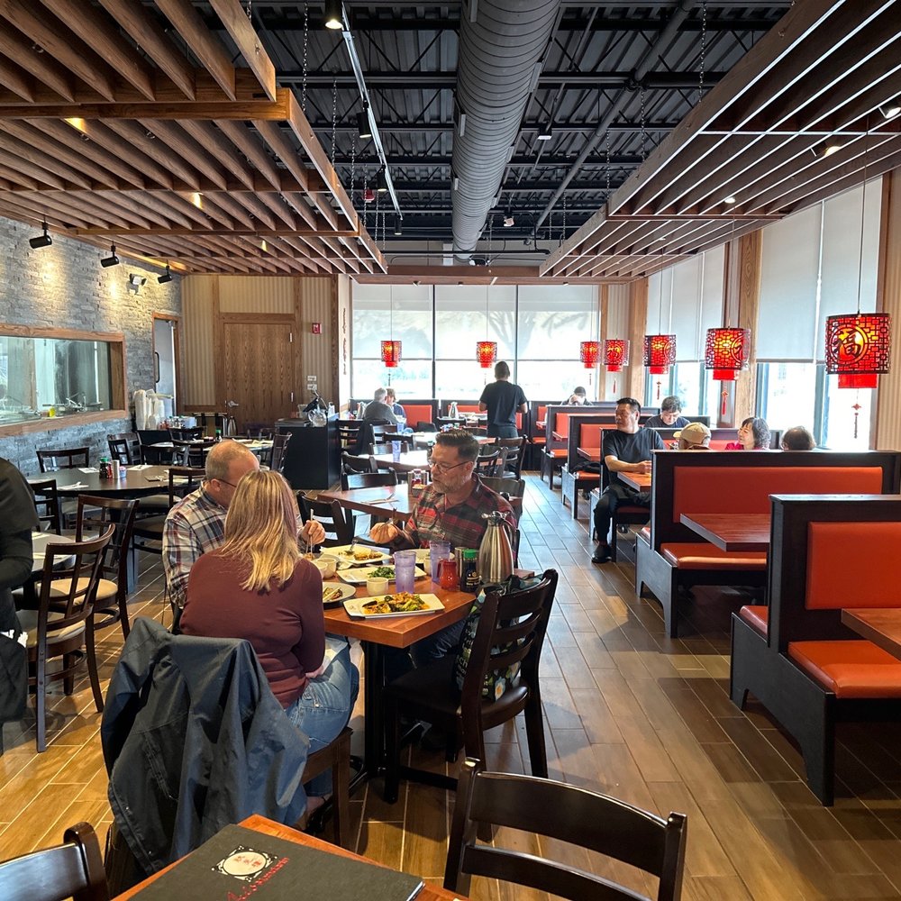 Yu's Mandarin - Dining area - Chinese Near Me - Wheeling, Illinois