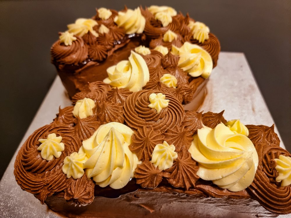 CAKE TRAYS 20 Photos 9 Armstrong Close, Dagenham, London, United