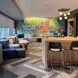 Tru by Hilton Roanoke Hollins - Pool table to enjoy