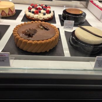 Les Halles de Lyon - Paul Bocuse - Entremet - Public Markets Near Me - Lyon, 69