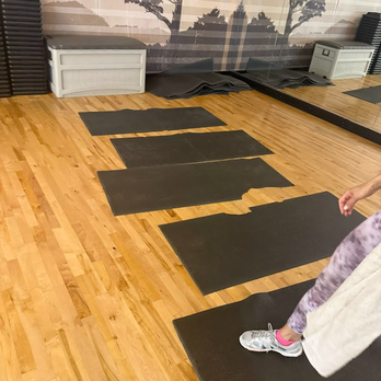 LA Fitness - Ripped/torn mats - Gyms Near Me - Chicago, Illinois