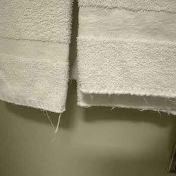 Days Inn Golden - Thin worn out towels - Hotels Near Me - Golden, British Columbia Days Inn Golden - Thin worn out towels - Hotels Near Me - Golden, British Columbia