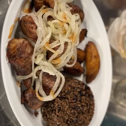 Airport Cafe & Liquors - Pork chunks, rice & bean, sweet bananas
