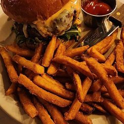 Edibles Restaurant & Bar