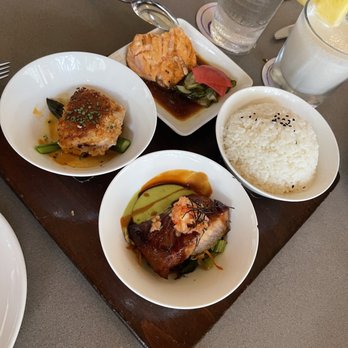 Roy's Waikiki - Classic trio - Hawaiian Near Me - Honolulu, Hawaii